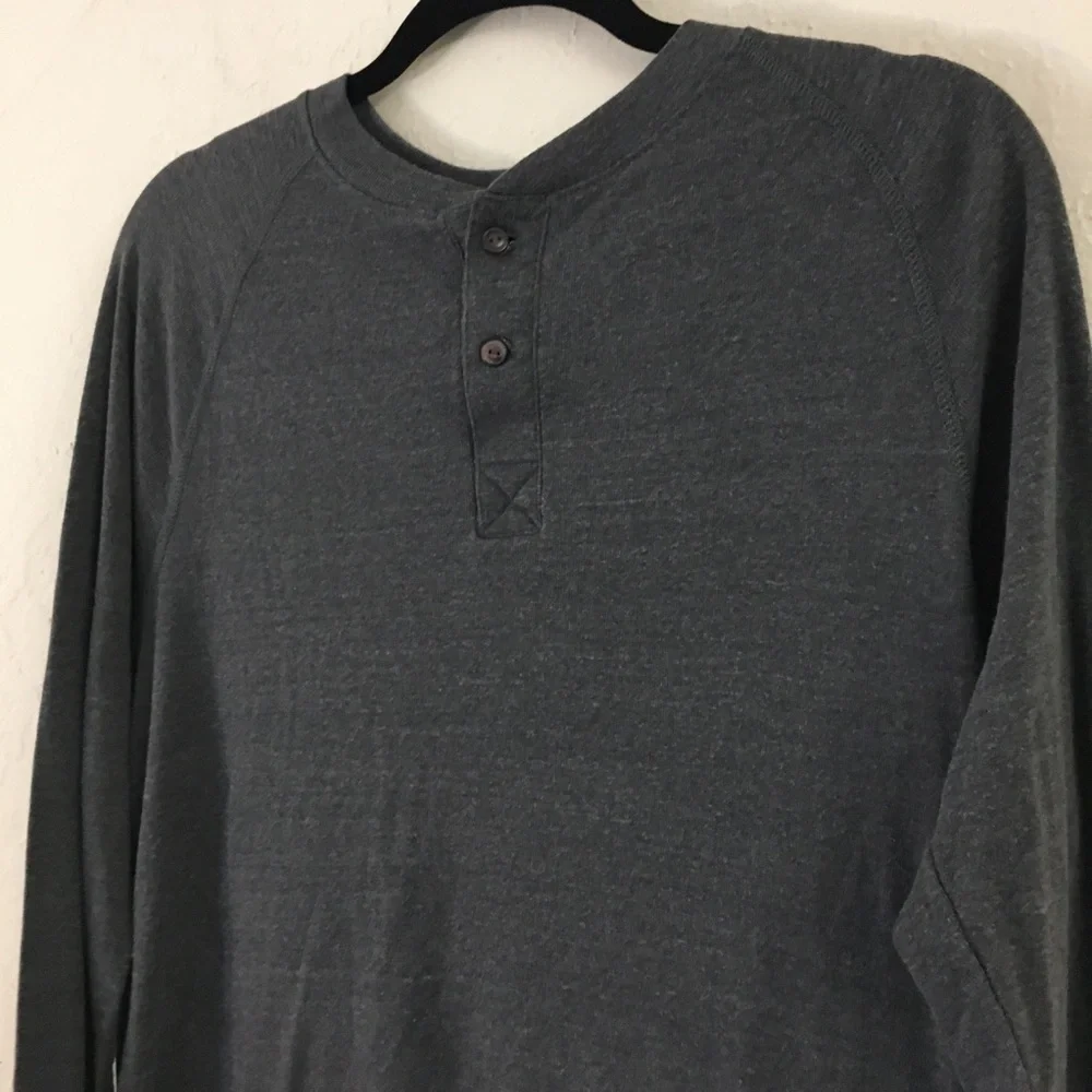The North Face Henley Long Sleeve Shirt Medium Gray Casual Lightweight Stretch
